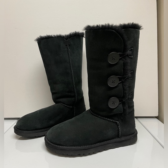 UGG Black Bailey Suede Button Triplet Boots - Size 6 - Picture 2 of 8